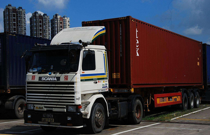 香港物流运输12吨箱式车